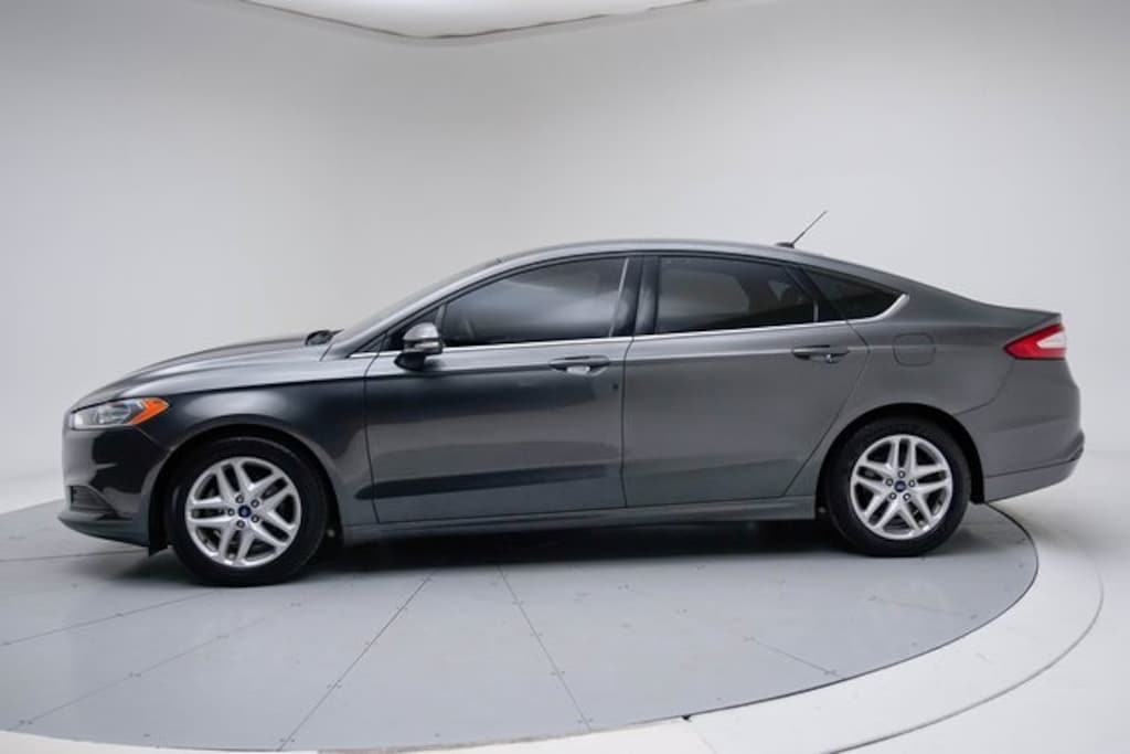 Used 2015 Ford Fusion SE Sedan