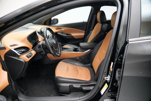 2017 Chevrolet Volt Premier photo 2
