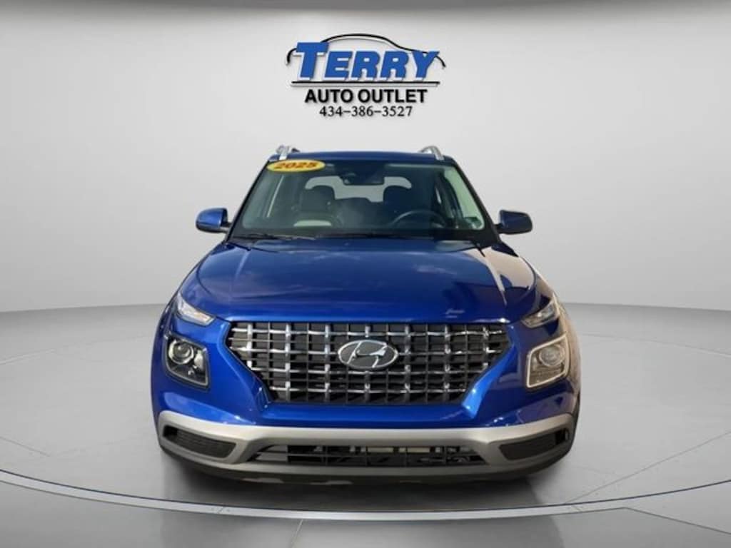 Used 2025 Hyundai Venue SEL SUV