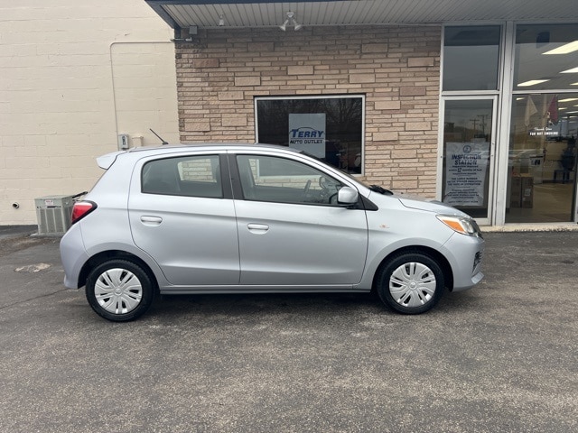 2022 Mitsubishi Mirage ES's photo