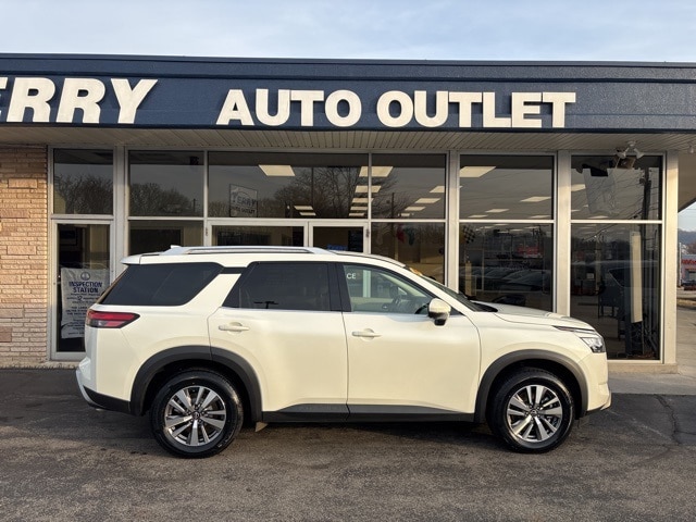 2023 Nissan Pathfinder SL's photo