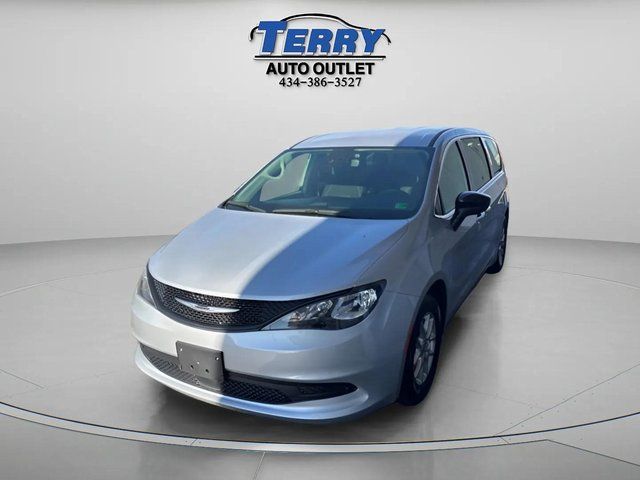 2024 Chrysler Voyager LX - Photo 4