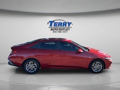 2024 Hyundai Elantra SEL Sedan