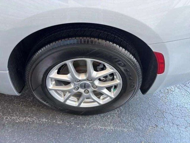 2024 Chrysler Voyager LX - Photo 13
