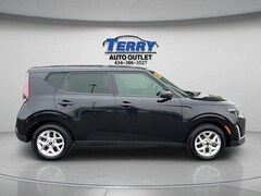 Used 2023 Kia Soul LX Hatchback for sale