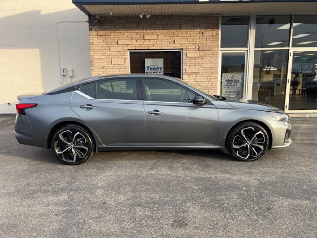 Used 2023 Nissan Altima 2.5 SR Sedan