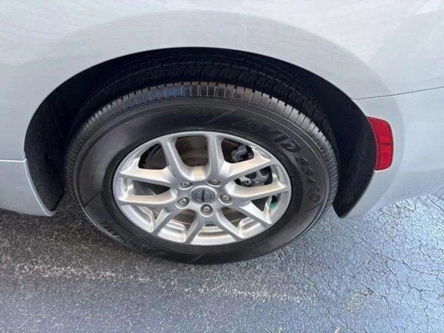 2024 Chrysler Voyager LX - Photo 16