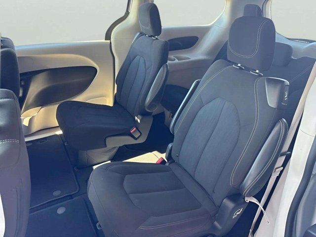 2024 Chrysler Voyager LX - Photo 9