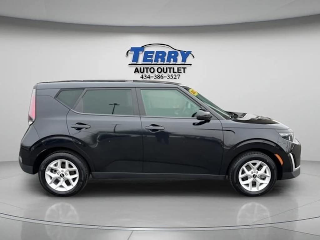 Used 2023 Kia Soul LX Hatchback