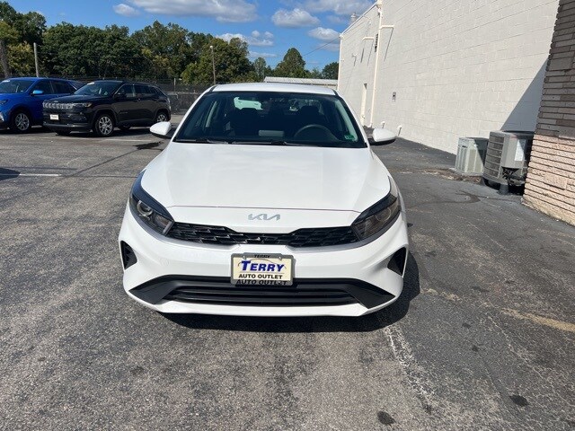 2023 Kia Forte LXS photo 3