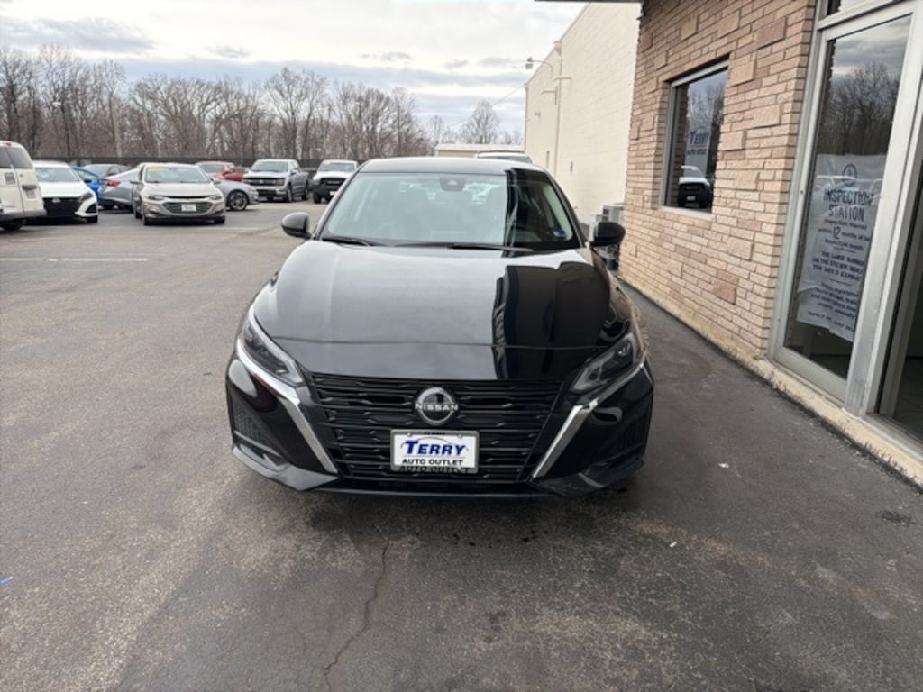 Used 2024 Nissan Altima 2.5 SV Sedan