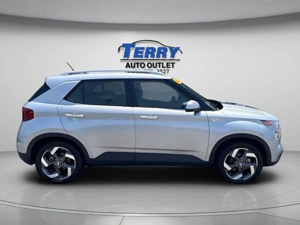 Used 2025 Hyundai Venue SEL SUV
