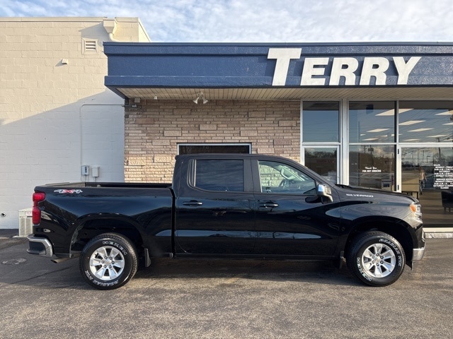 2025 Chevrolet Silverado 1500 LT's photo