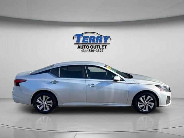 2023 Nissan Altima S's photo