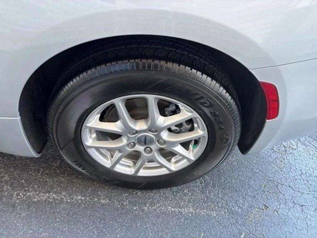 2024 Chrysler Voyager LX - Photo 15