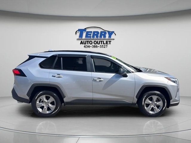 2023 Toyota RAV4 LE's photo
