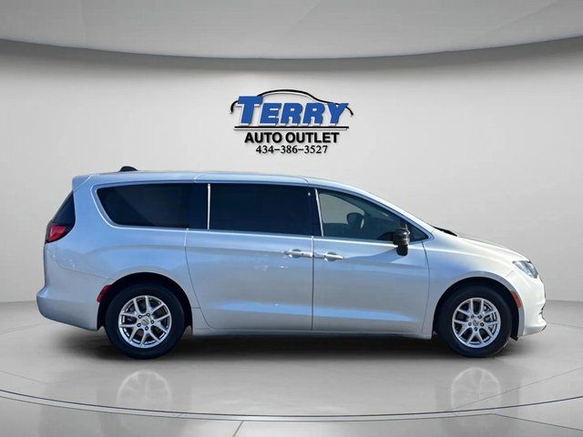 2024 Chrysler Voyager LX's photo