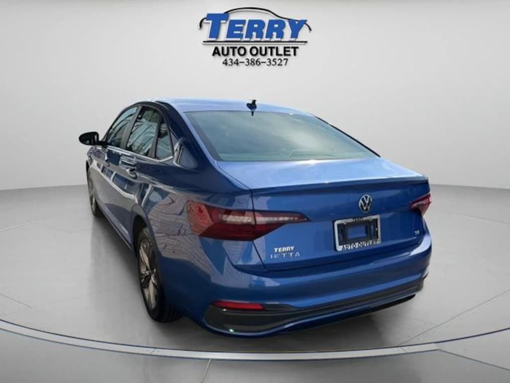 Used 2024 Volkswagen Jetta 1.5T SE Sedan