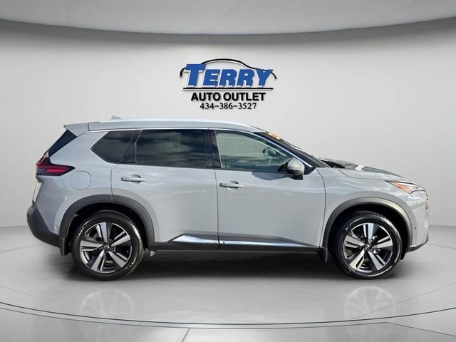2023 Nissan Rogue SL's photo