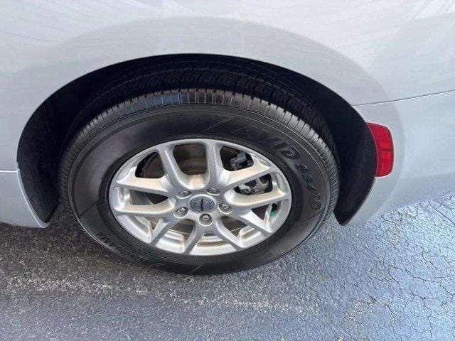 2024 Chrysler Voyager LX - Photo 14