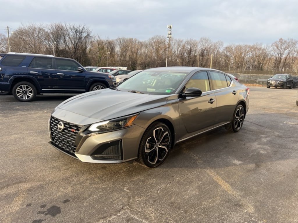 Used 2023 Nissan Altima 2.5 SR Sedan
