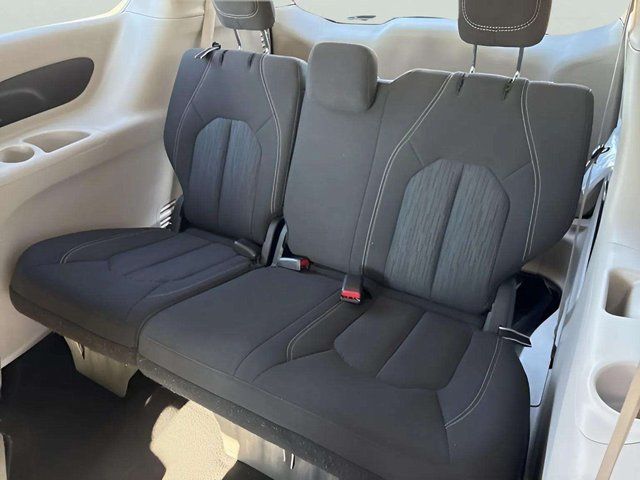 2024 Chrysler Voyager LX - Photo 12
