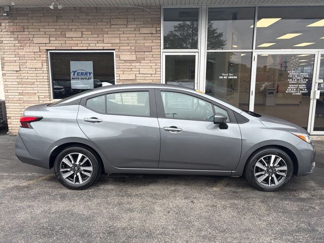 2024 Nissan Versa 1.6 SV CVT's photo