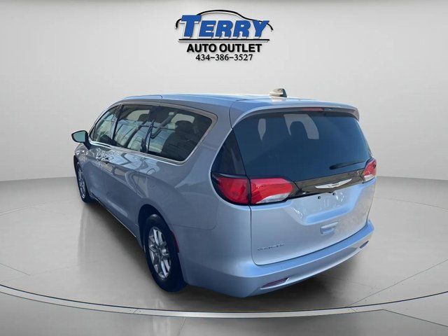 2024 Chrysler Voyager LX - Photo 5