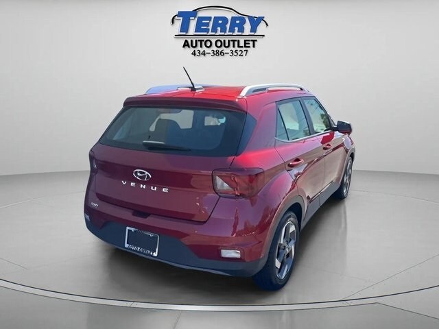 2024 Hyundai Venue Limited photo 3