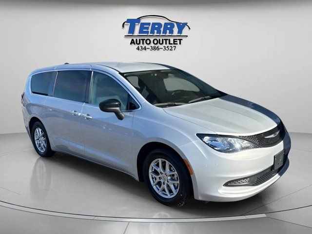 2024 Chrysler Voyager LX - Photo 2