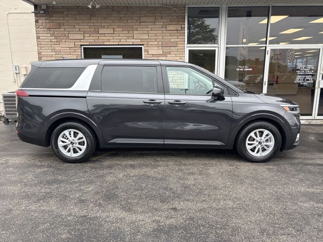 2024 Kia Sedona LX Seat Pkg's photo