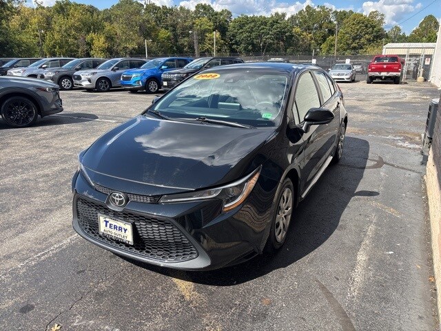 2022 Toyota Corolla LE photo 2