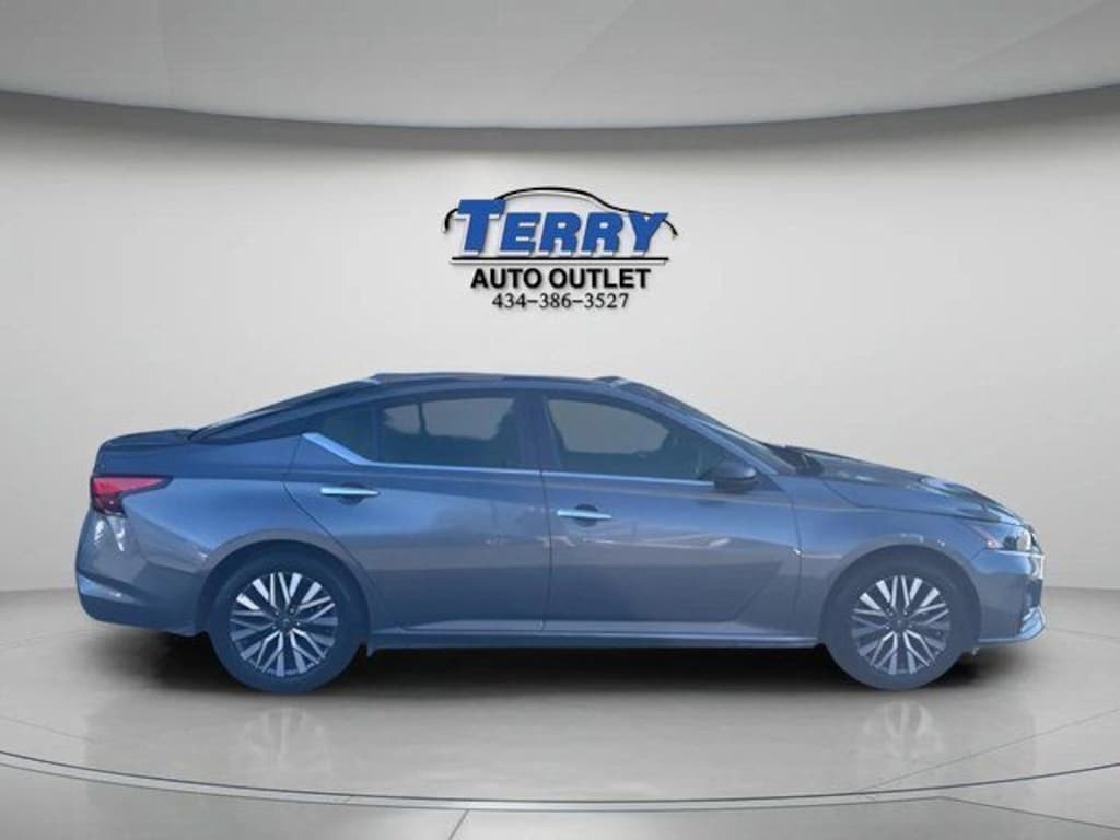 Used 2024 Nissan Altima 2.5 SV Sedan