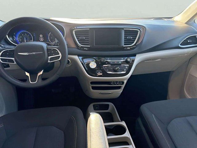 2024 Chrysler Voyager LX - Photo 8