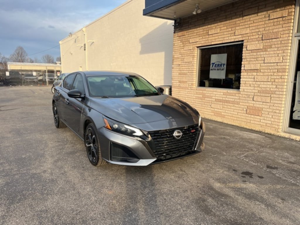 Used 2023 Nissan Altima 2.5 SR Sedan