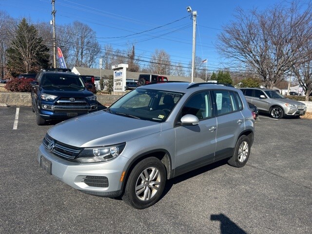 2017 Volkswagen Tiguan S photo 2