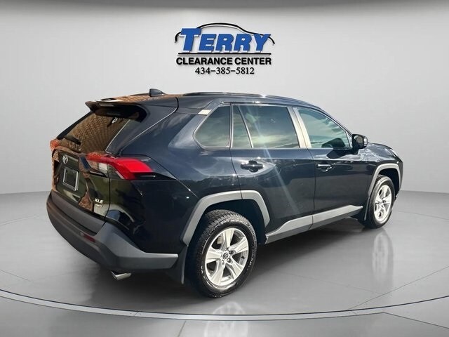 2021 Toyota RAV4 XLE photo 2