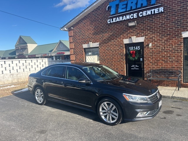 2017 Volkswagen Passat SEL Premium's photo