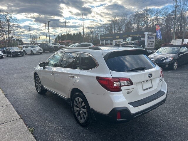 2018 Subaru Outback 3.6R Touring photo 3