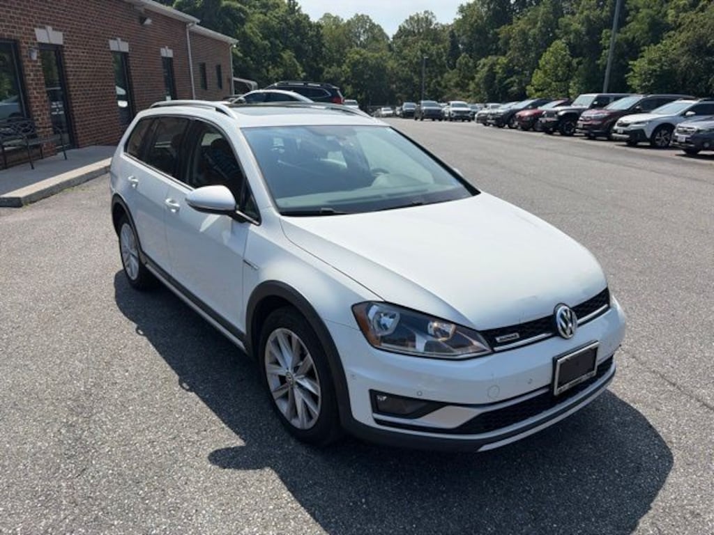 Used 2017 Volkswagen Golf Alltrack TSI SE 4MOTION Wagon