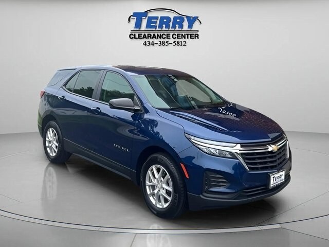 2022 Chevrolet Equinox LS photo 3