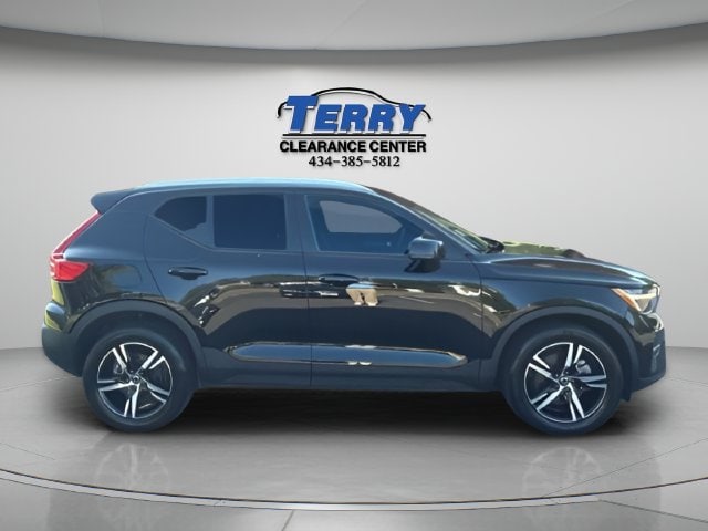 2023 Volvo XC40 Core