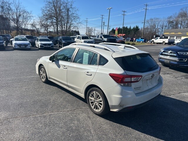 2018 Subaru Impreza 2.0i Premium photo 2
