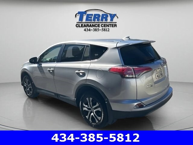 2018 Toyota RAV4 LE photo 4