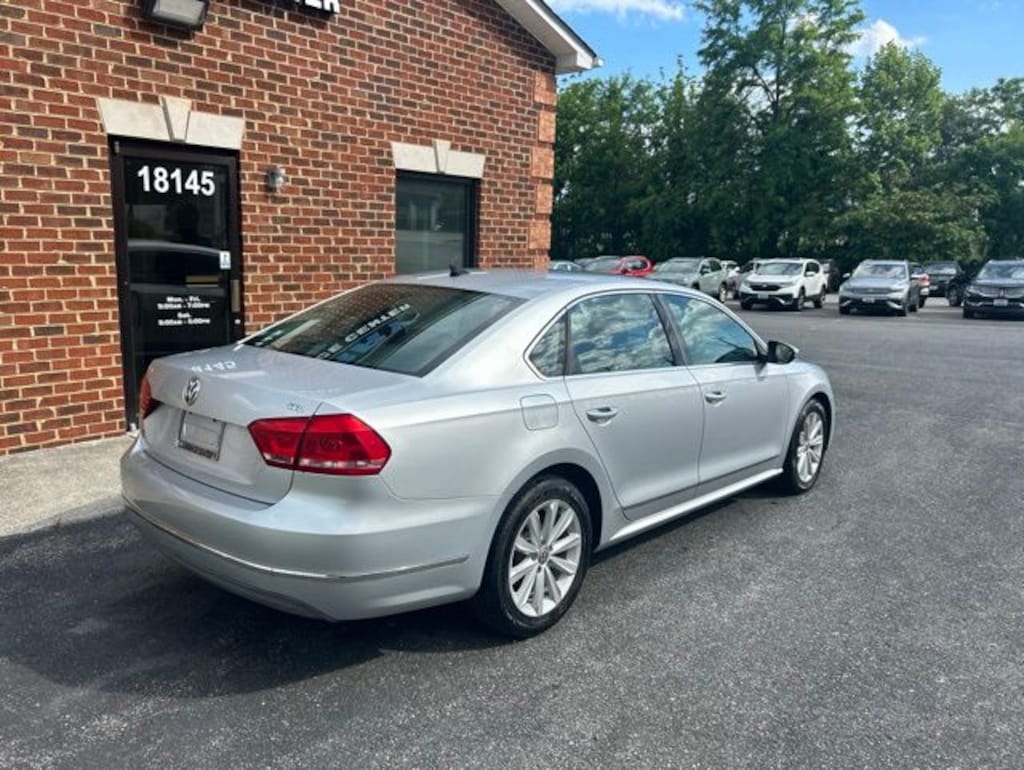 Used 2012 Volkswagen Passat 2.5L SEL w/PZEV Sedan