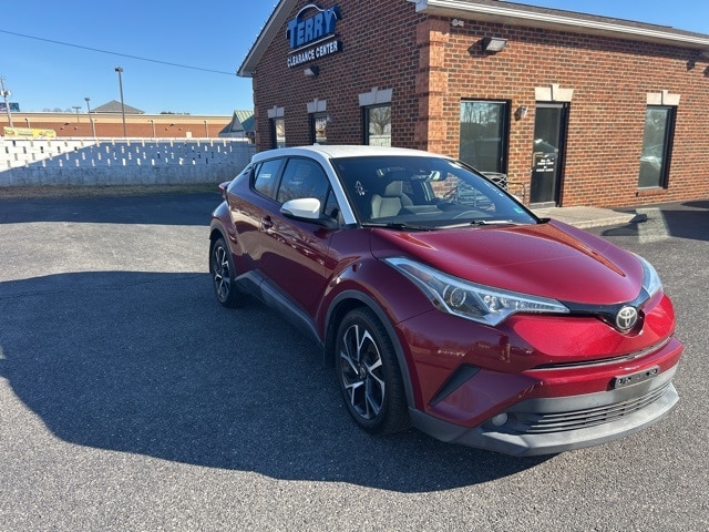 2018 Toyota C-HR XLE Premium's photo