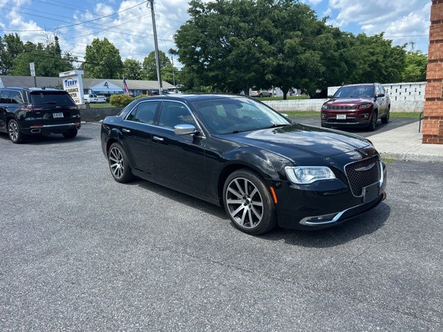 2019 Chrysler 300 Limited's photo