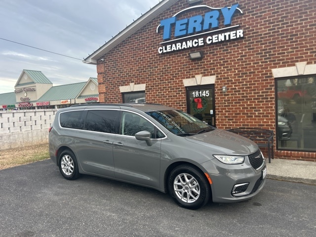 2022 Chrysler Pacifica Touring L's photo