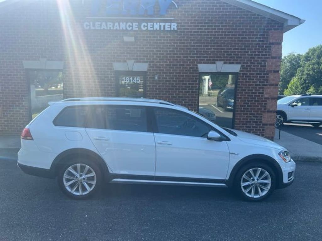 Used 2017 Volkswagen Golf Alltrack TSI SE 4MOTION Wagon