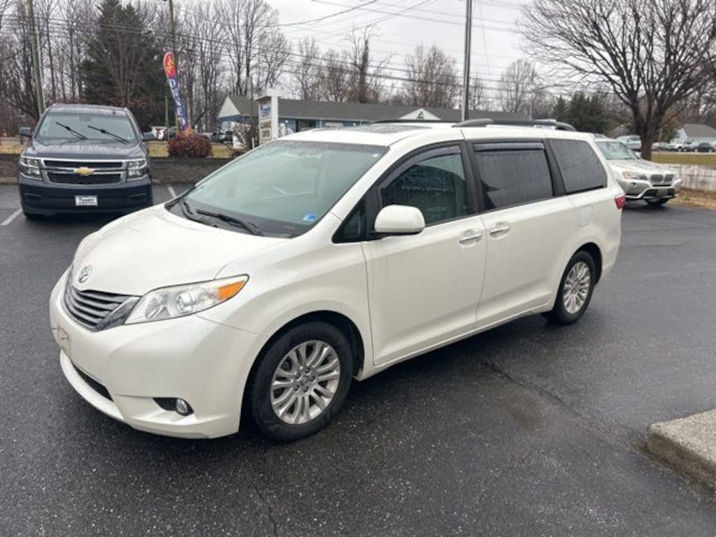 Used 2017 Toyota Sienna L 7 Passenger Van